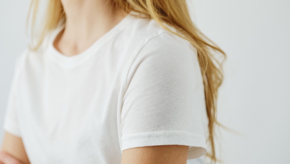 detail of white t-shirt