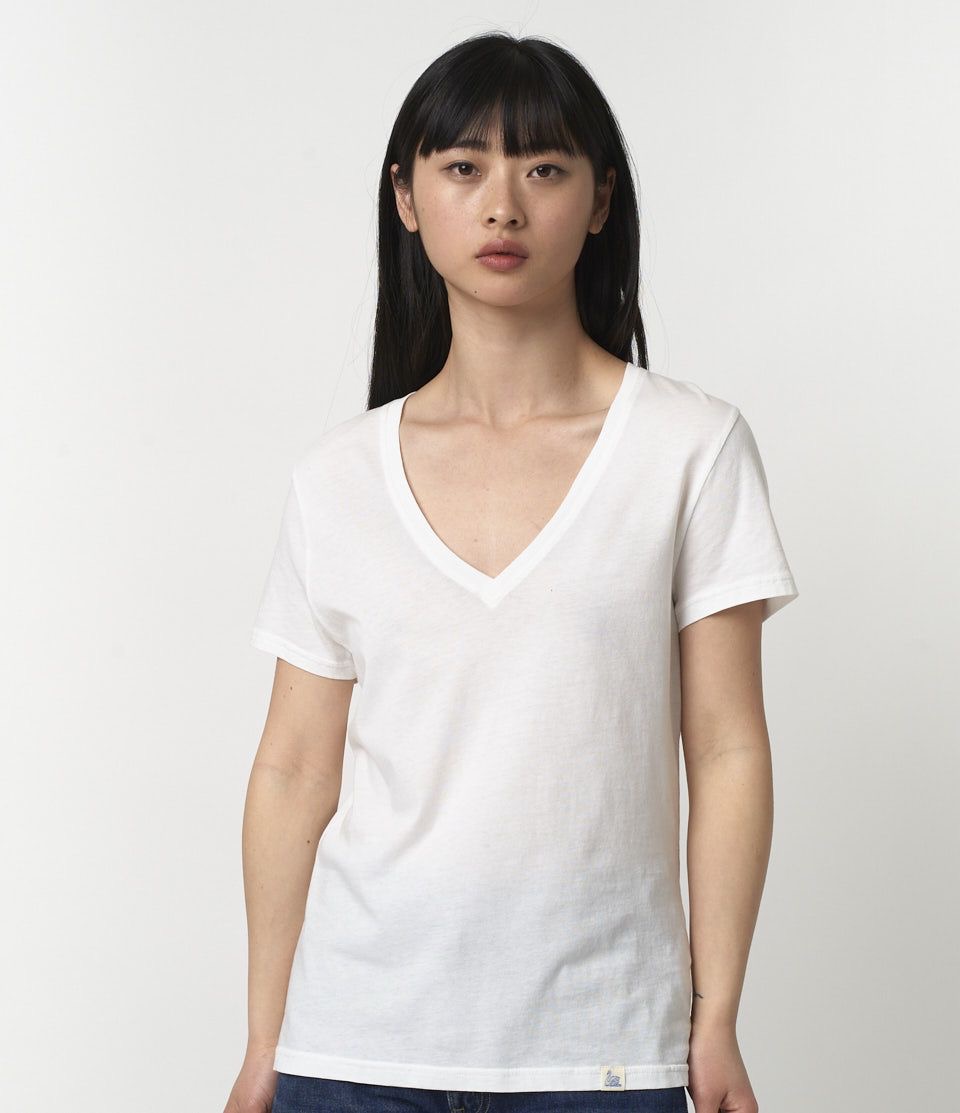woman wearing v-neck t-shirt in white
