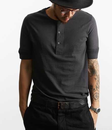 GOOD ORIGINALS | 103 men's loopwheeled henley, 5,5oz, classic fit  98 charcoal