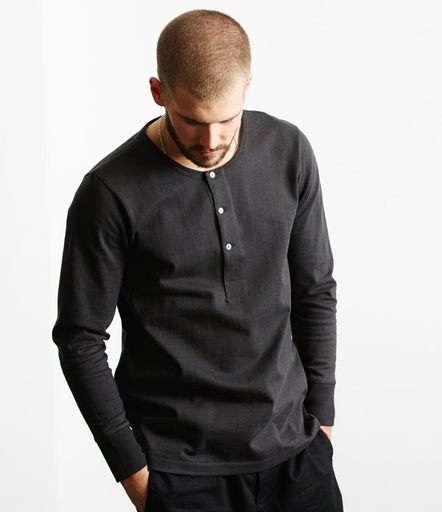 GOOD ORIGINALS | 206 men’s loopwheeled henley, 7,2oz/sq.yd, classic fit  98 charcoal