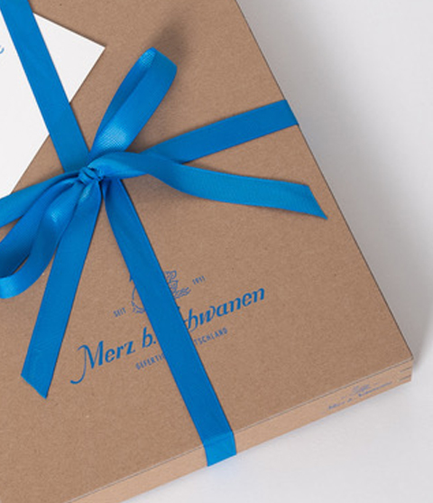 giftbox_brown_M_closed.jpeg