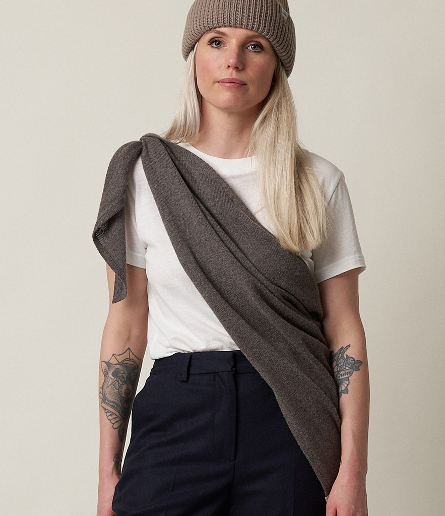 Merz B. Schwanen Genderless Light Triangle Scarf, merino-silk-cashmere Blend, Wool/Silk, One size, Beige